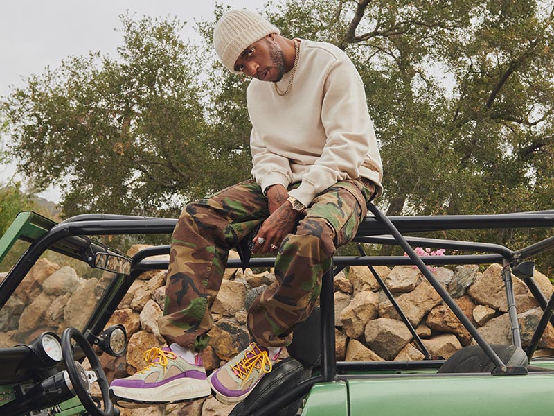 NEW SNEAKER